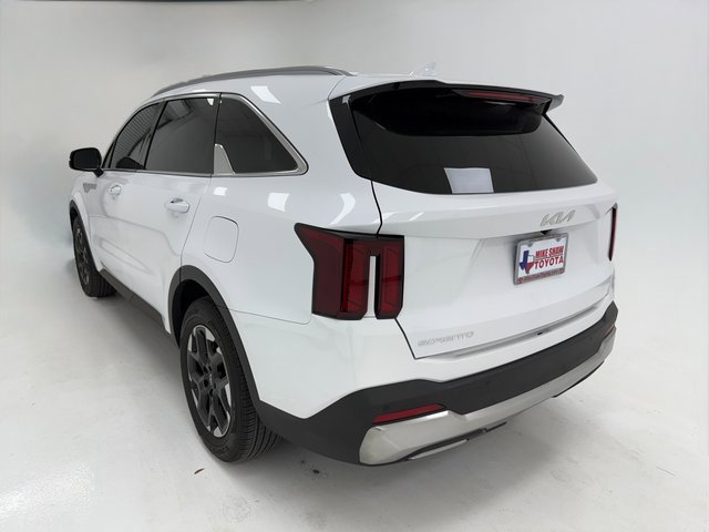 Used 2024 Kia Sorento S image 6
