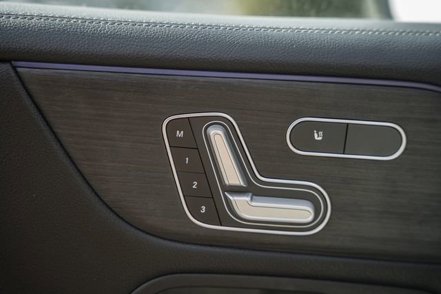 Used 2023 Mercedes-Benz GLB 250 4MATIC w/ Premium Package image 40