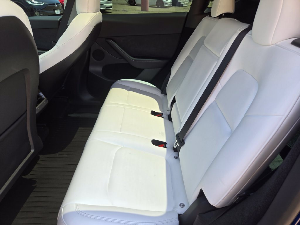 Used 2023 Tesla Model Y Performance AWD/4WD image 13