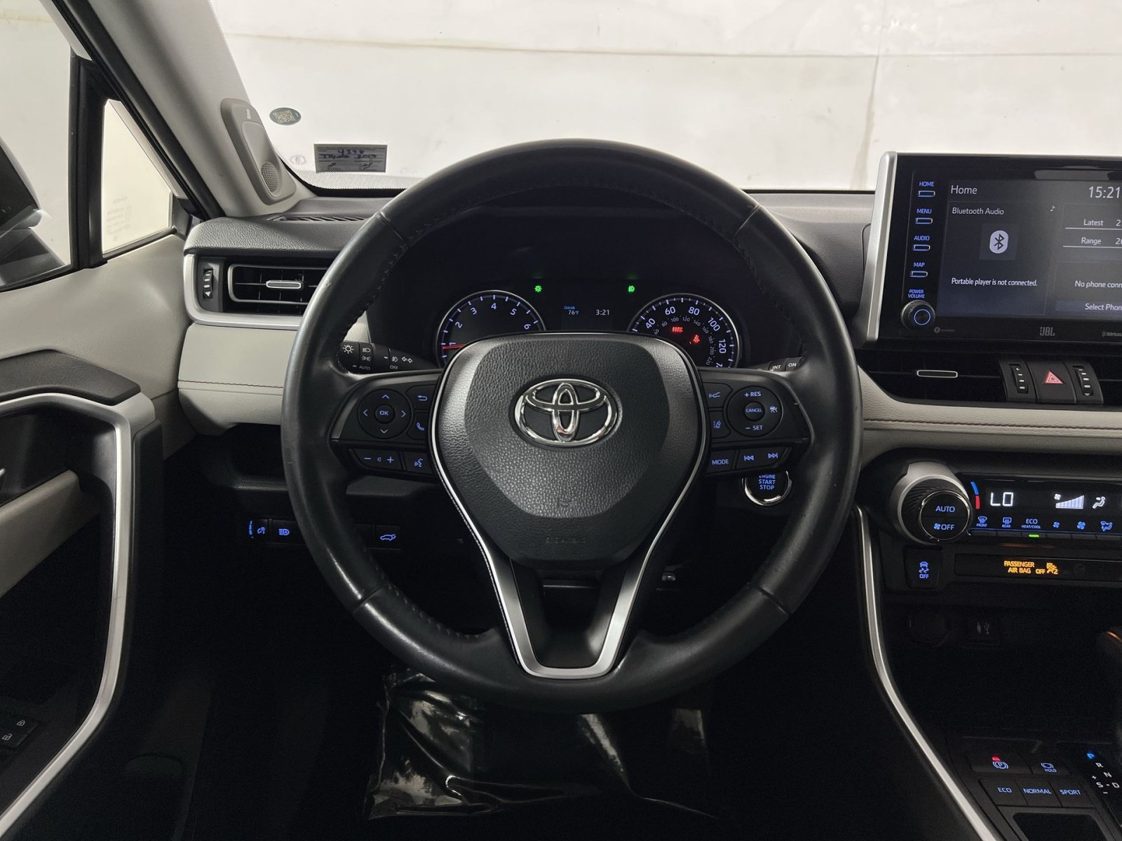 Used 2019 Toyota RAV4 XLE Premium FWD image 16