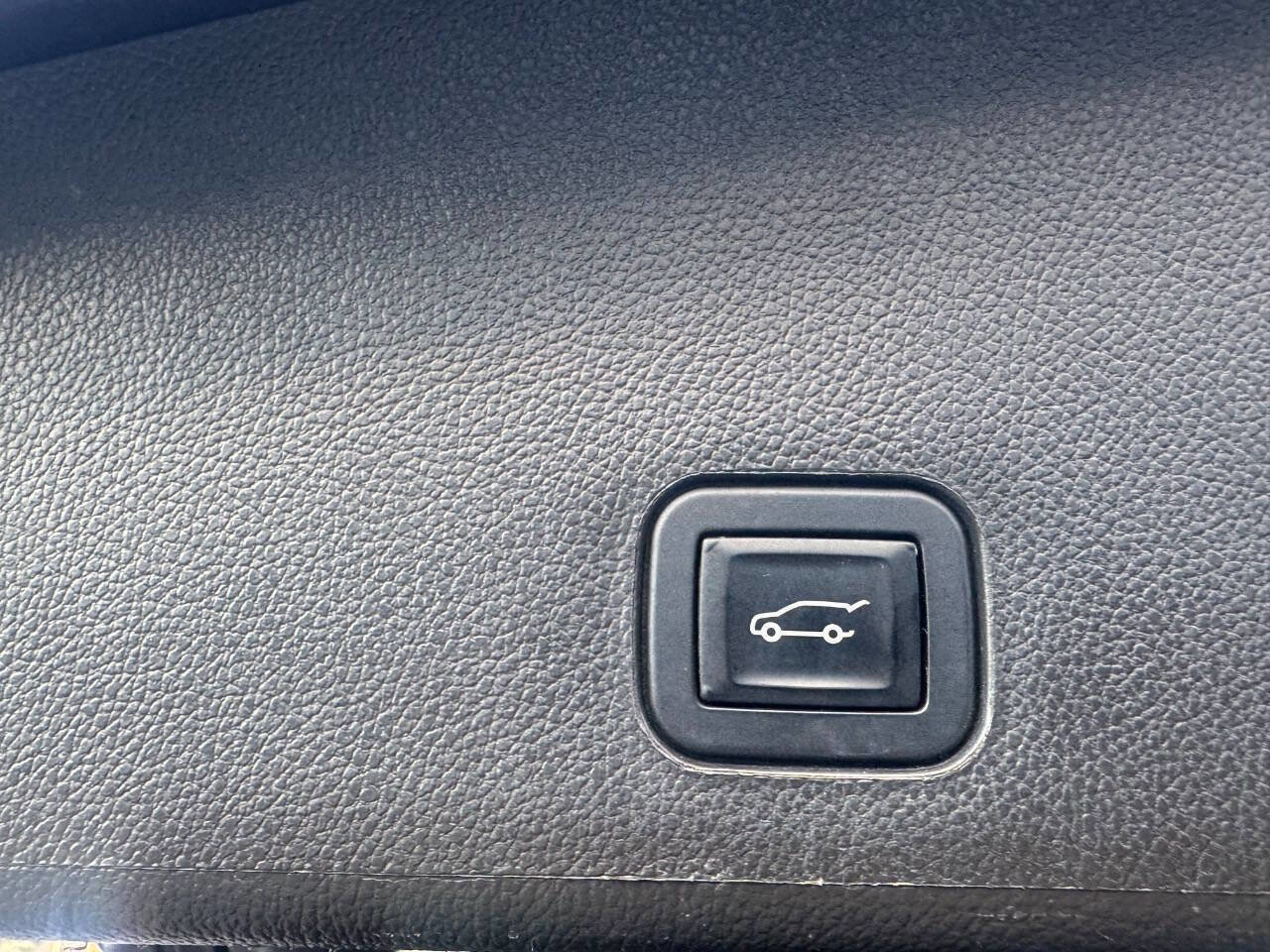 Used 2014 Cadillac SRX Luxury w/ Driver Awareness Package image 15