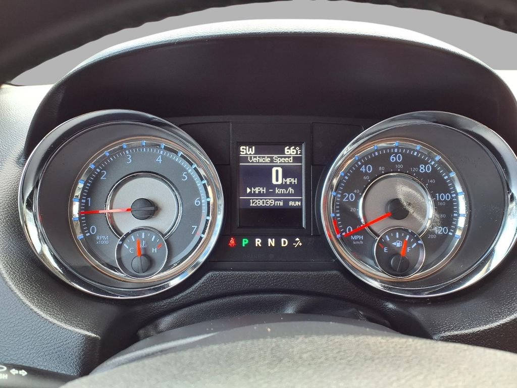Used 2014 Chrysler Town & Country Touring image 18