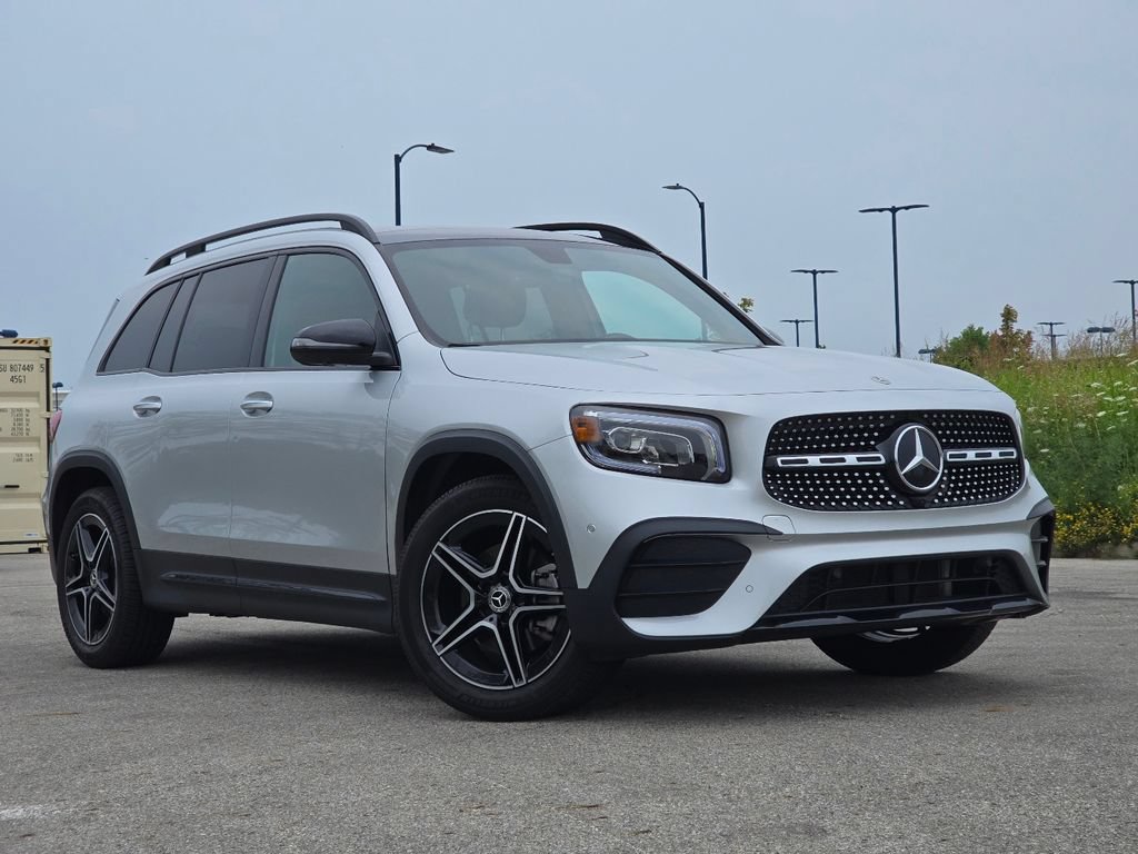 Used 2023 Mercedes-Benz GLB 250 4MATIC image 2
