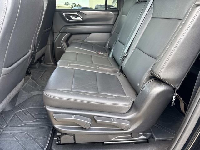 Used 2024 Chevrolet Suburban LT w/ Luxury Package RWD image 17