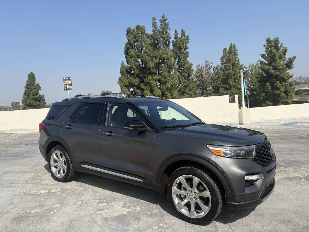 Used 2020 Ford Explorer Platinum w/ Premium Technology Package image 39