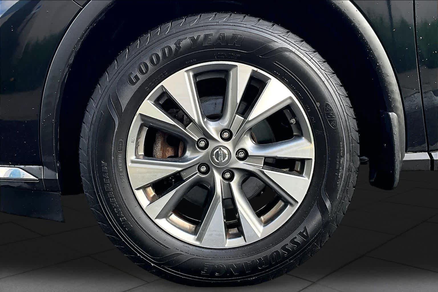 Used 2016 Nissan Murano SV AWD/4WD image 11