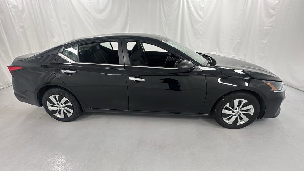 Used 2024 Nissan Altima 2.5 S image 2