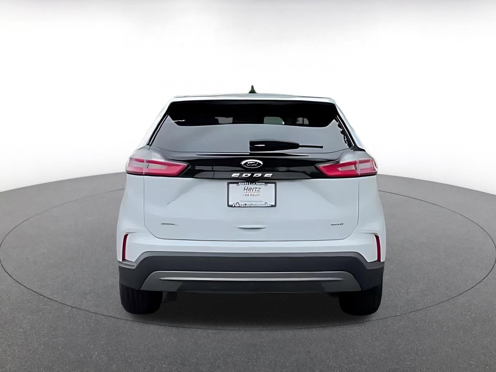 Used 2024 Ford Edge SEL image 11