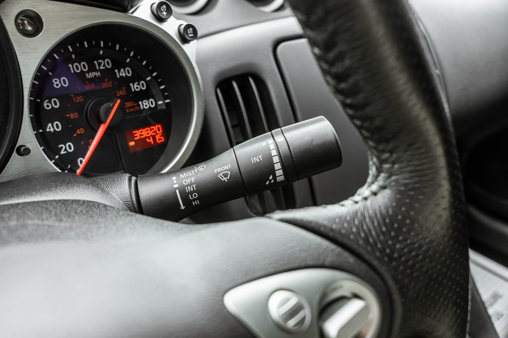 Used 2016 Nissan 370Z Touring image 23