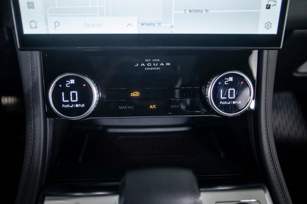 Used 2021 Jaguar F-PACE SVR image 34