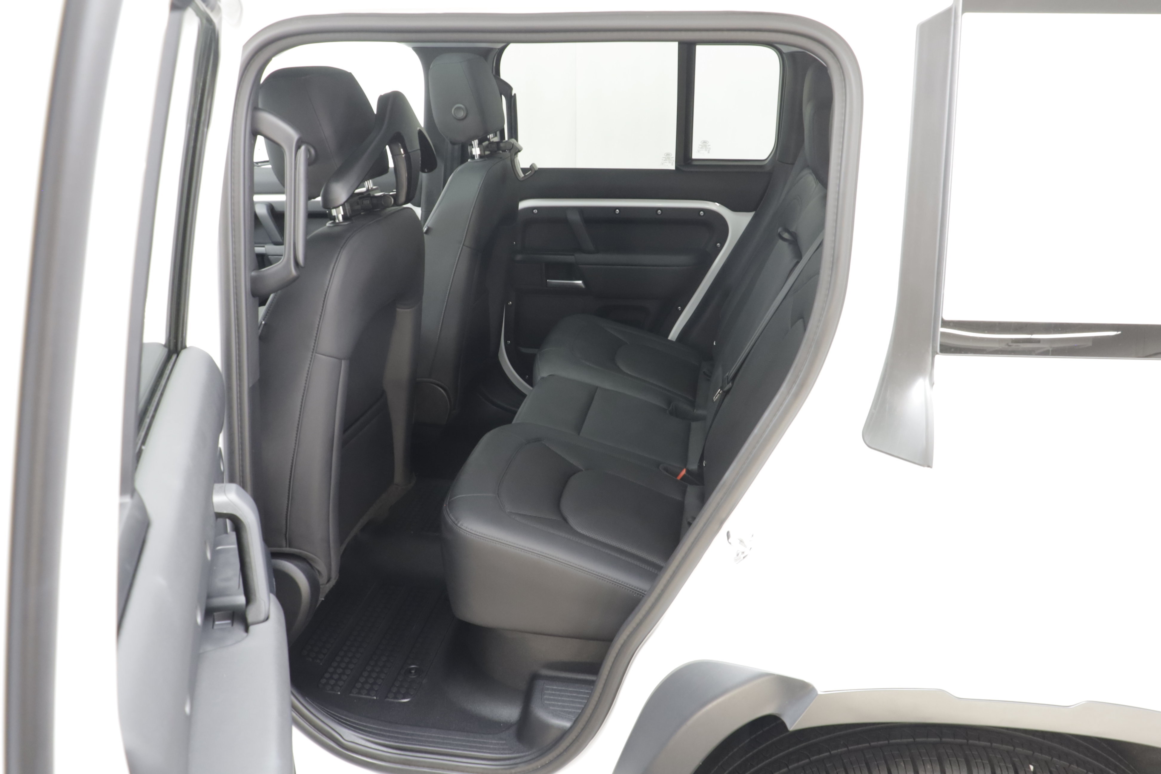 Certified 2026 Land Rover Defender 110 S AWD/4WD image 15