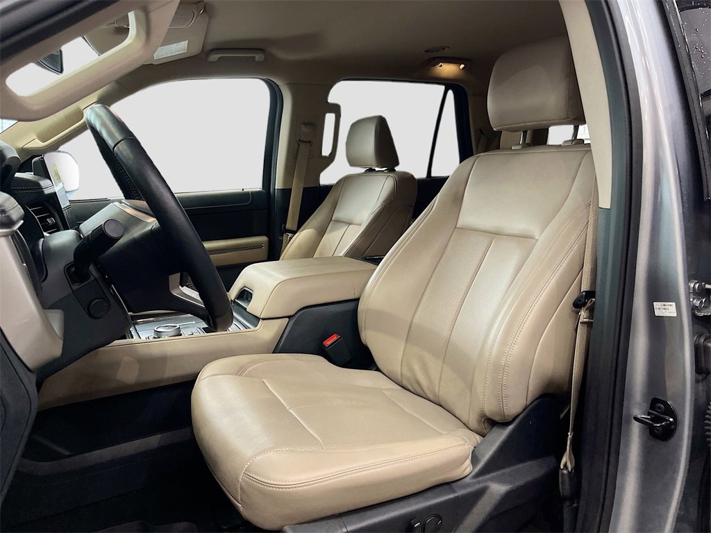 Used 2024 Ford Expedition XLT image 21