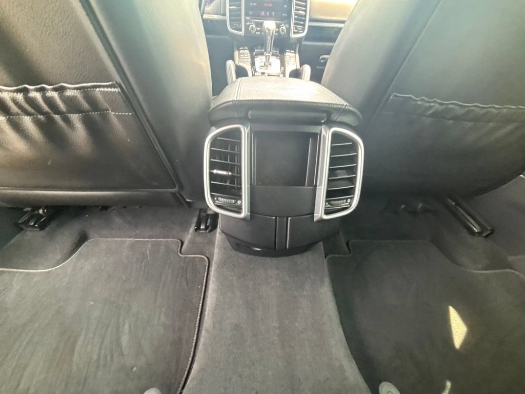 Used 2018 Porsche Cayenne Platinum Edition AWD/4WD image 17