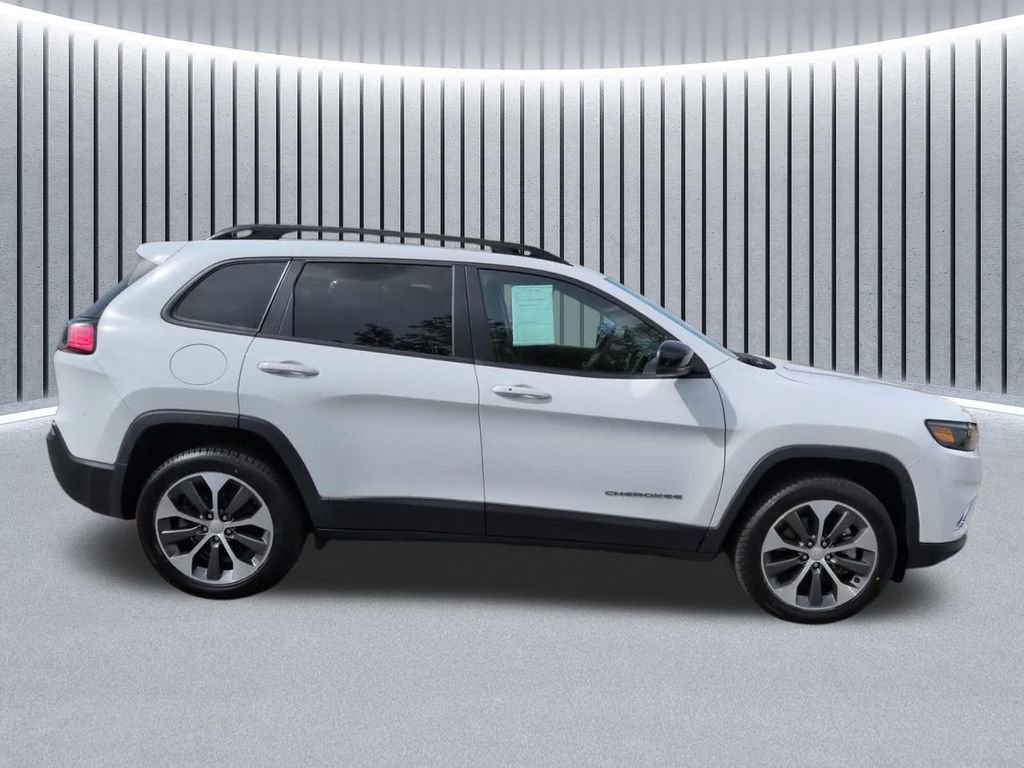 Certified 2022 Jeep Cherokee Limited w/ Elite Package AWD/4WD image 7