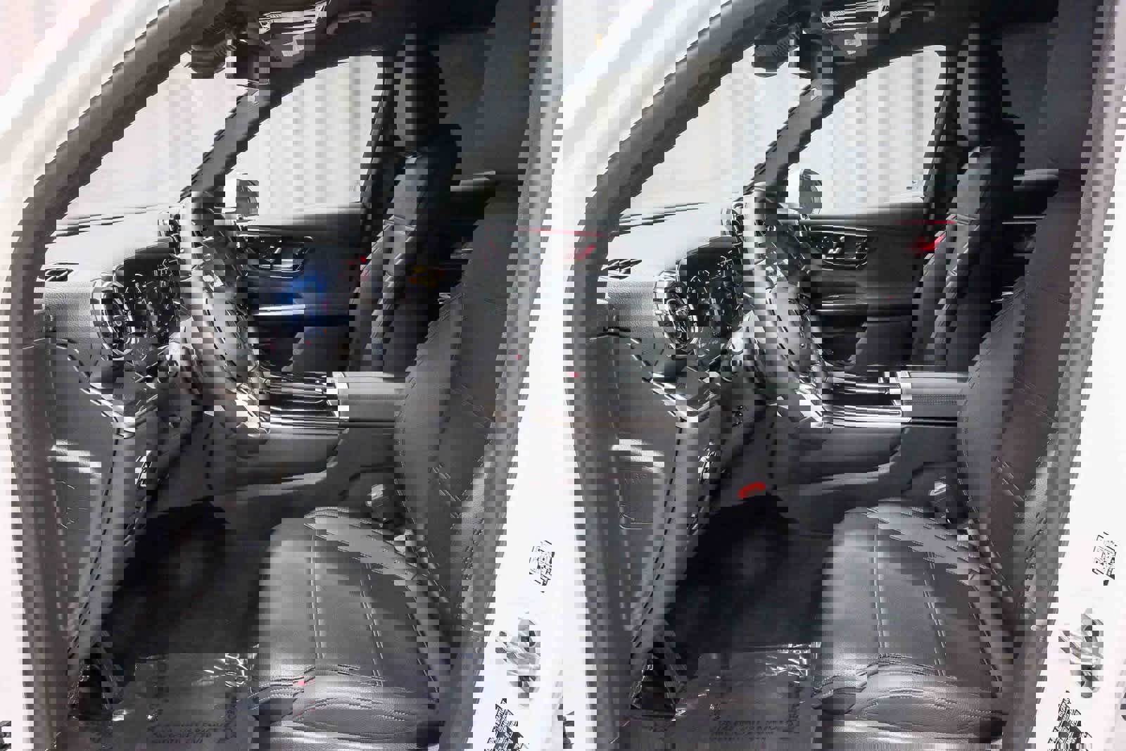 Certified 2025 Mercedes-Benz GLC 300 image 17