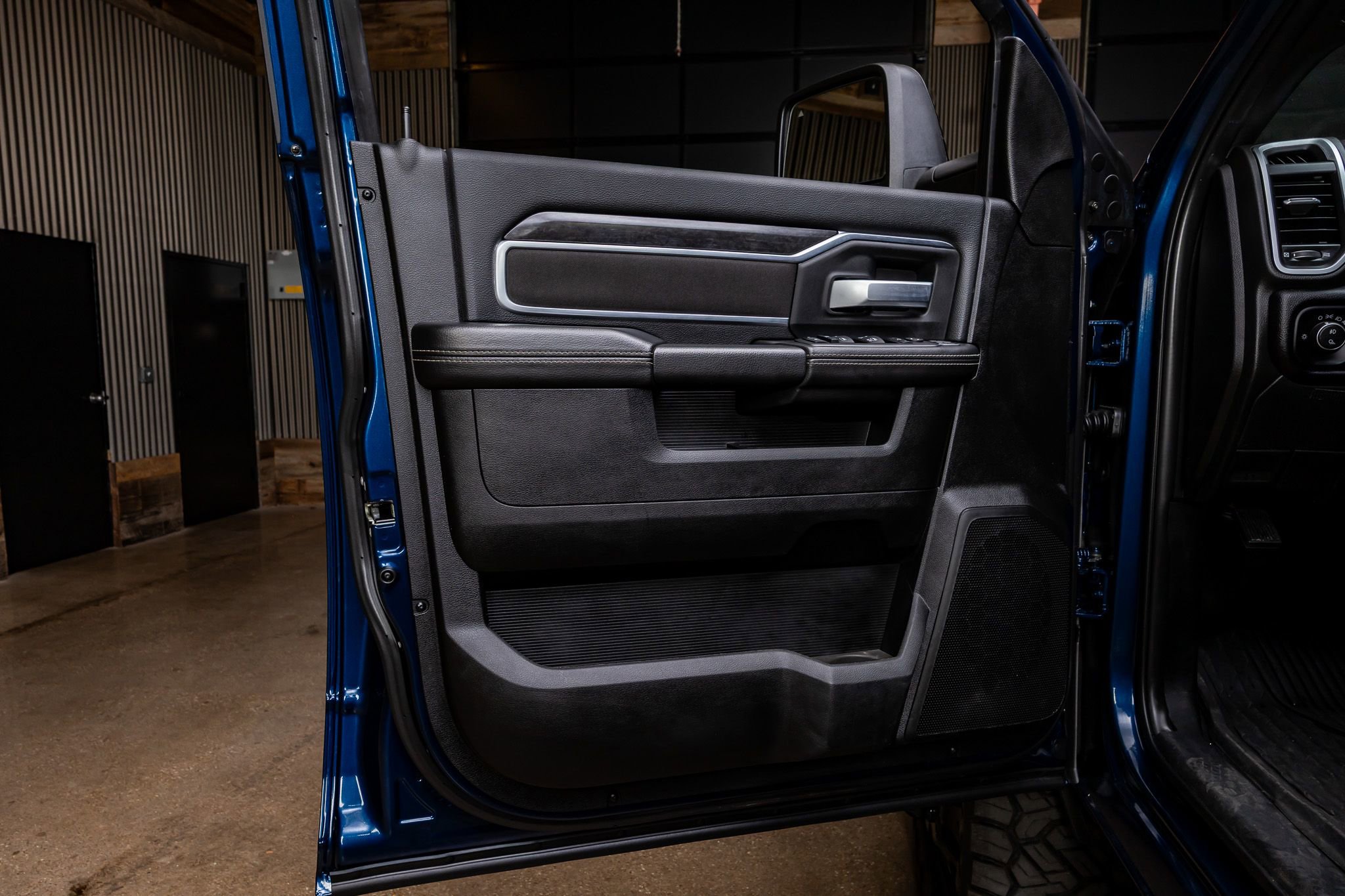 Used 2024 RAM 3500 Big Horn w/ Night Edition image 35