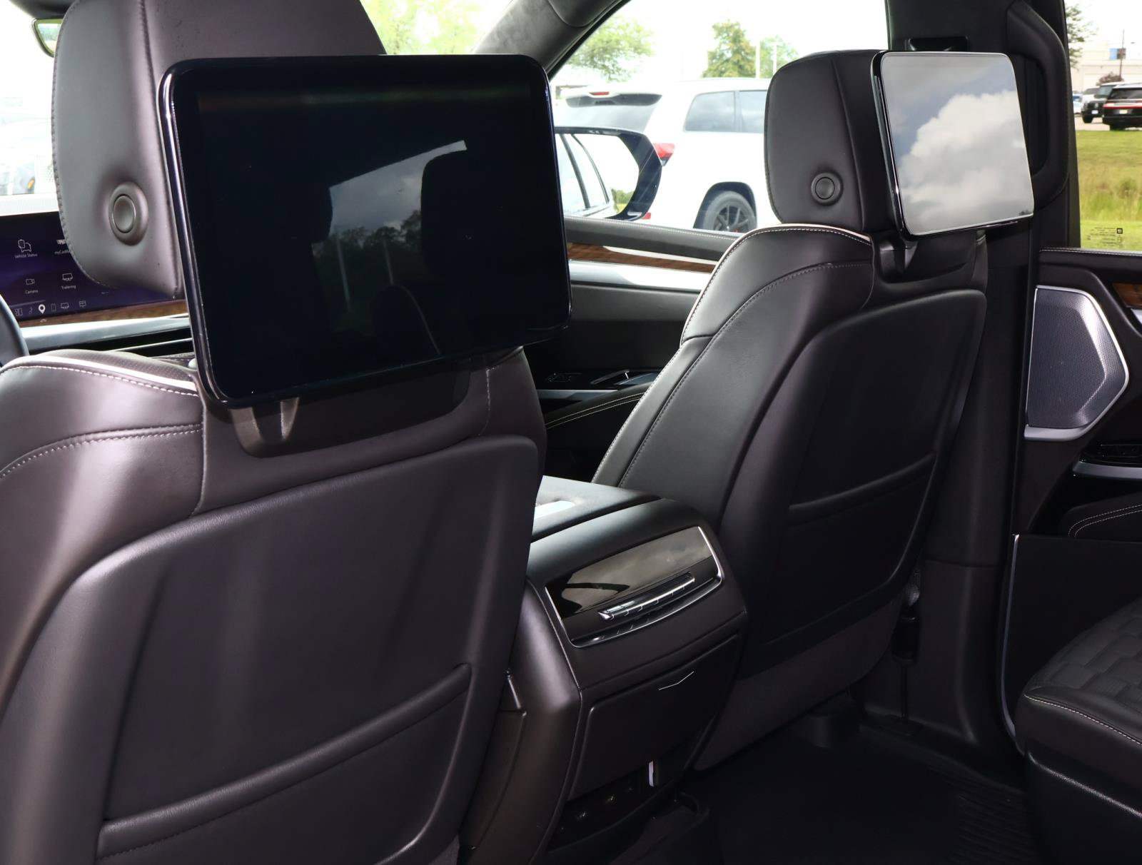 Used 2025 Cadillac Escalade Sport Platinum w/ LPO, Floor Liner Package AWD/4WD image 20