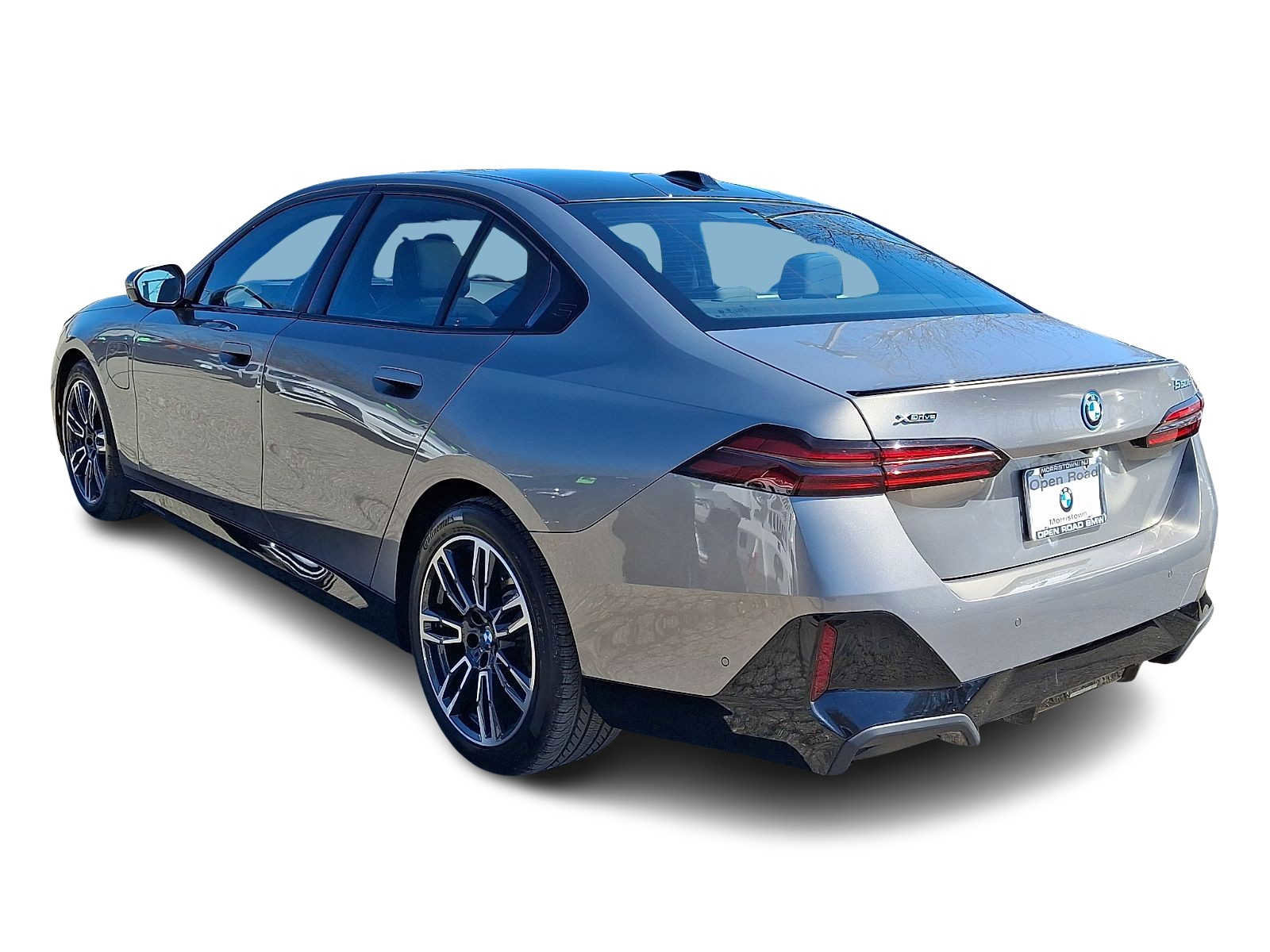 Used 2026 BMW 550e xDrive w/ Premium Package image 4