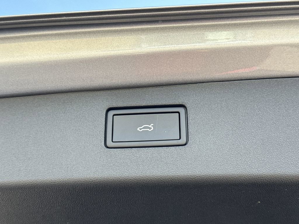 New 2026 Volkswagen Tiguan SE image 17