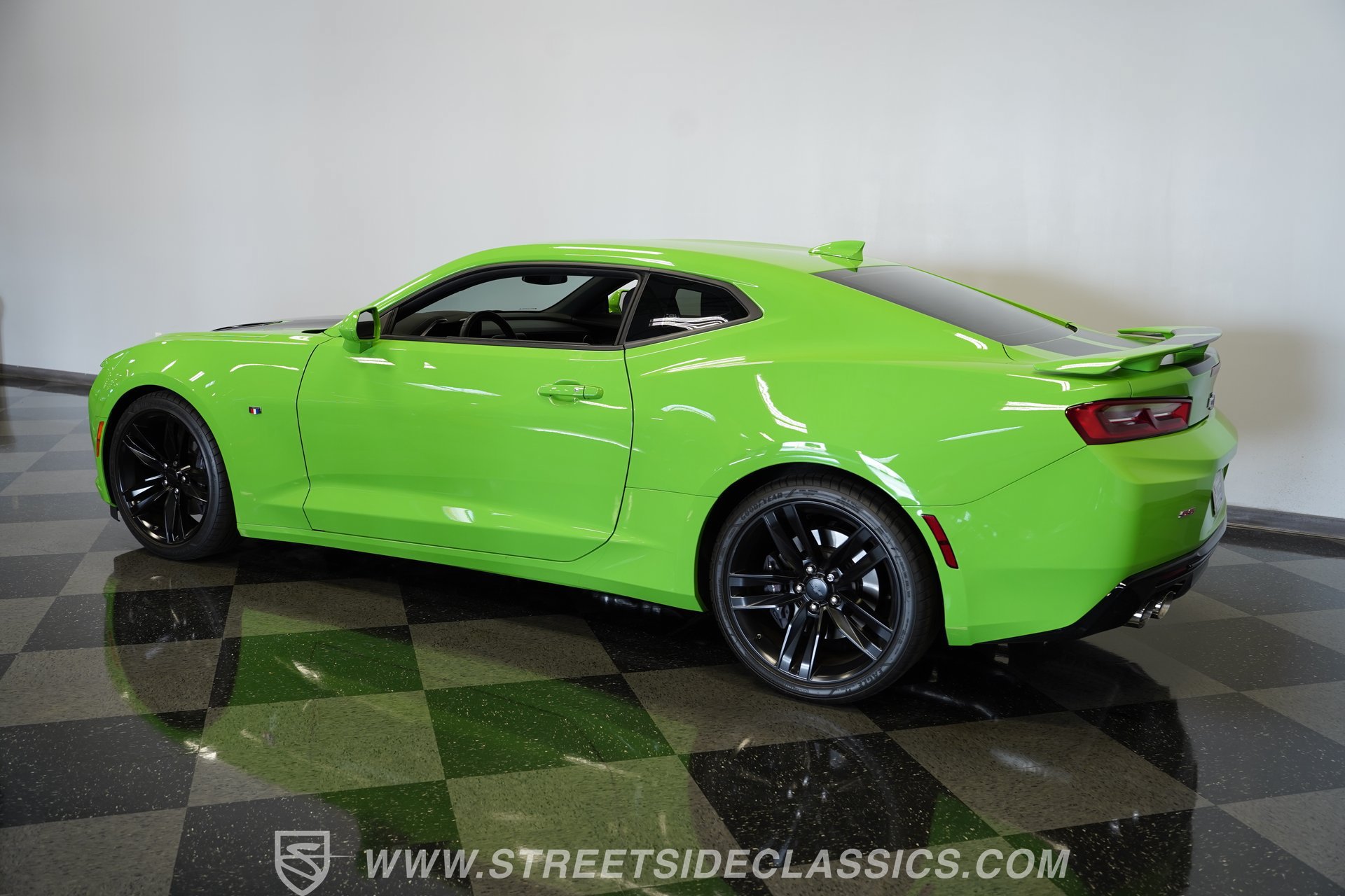 Used 2017 Chevrolet Camaro SS RWD image 9