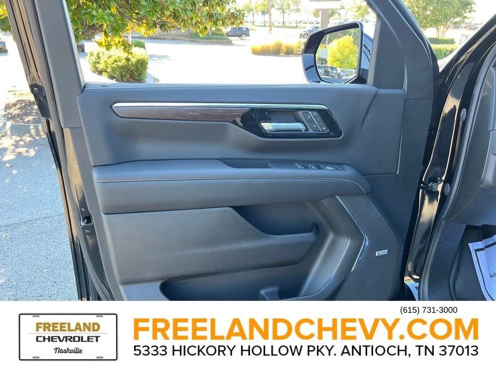 New 2026 Chevrolet Suburban Premier w/ Sun And Tow Package image 18