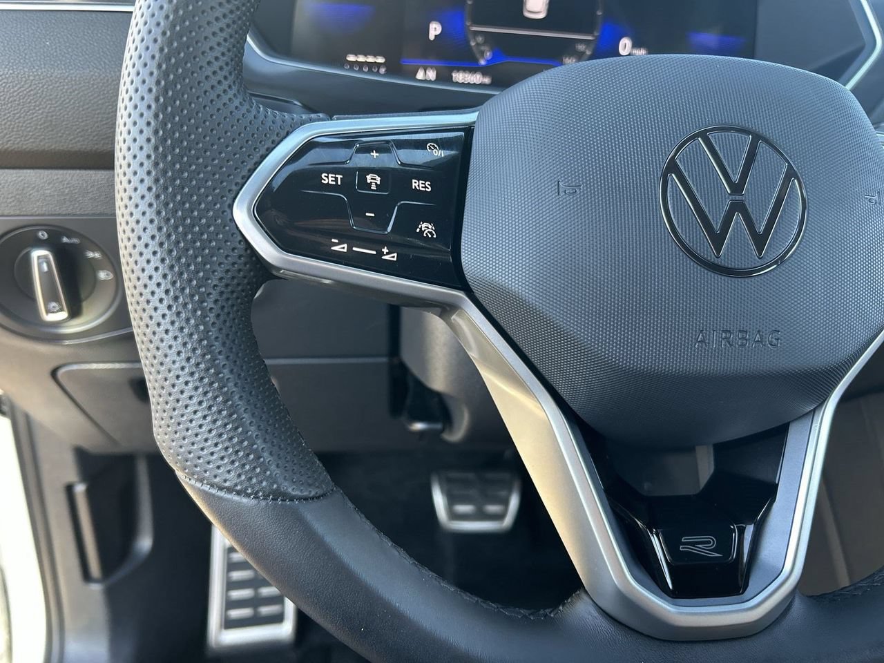 Certified 2024 Volkswagen Tiguan SE R-Line FWD image 21