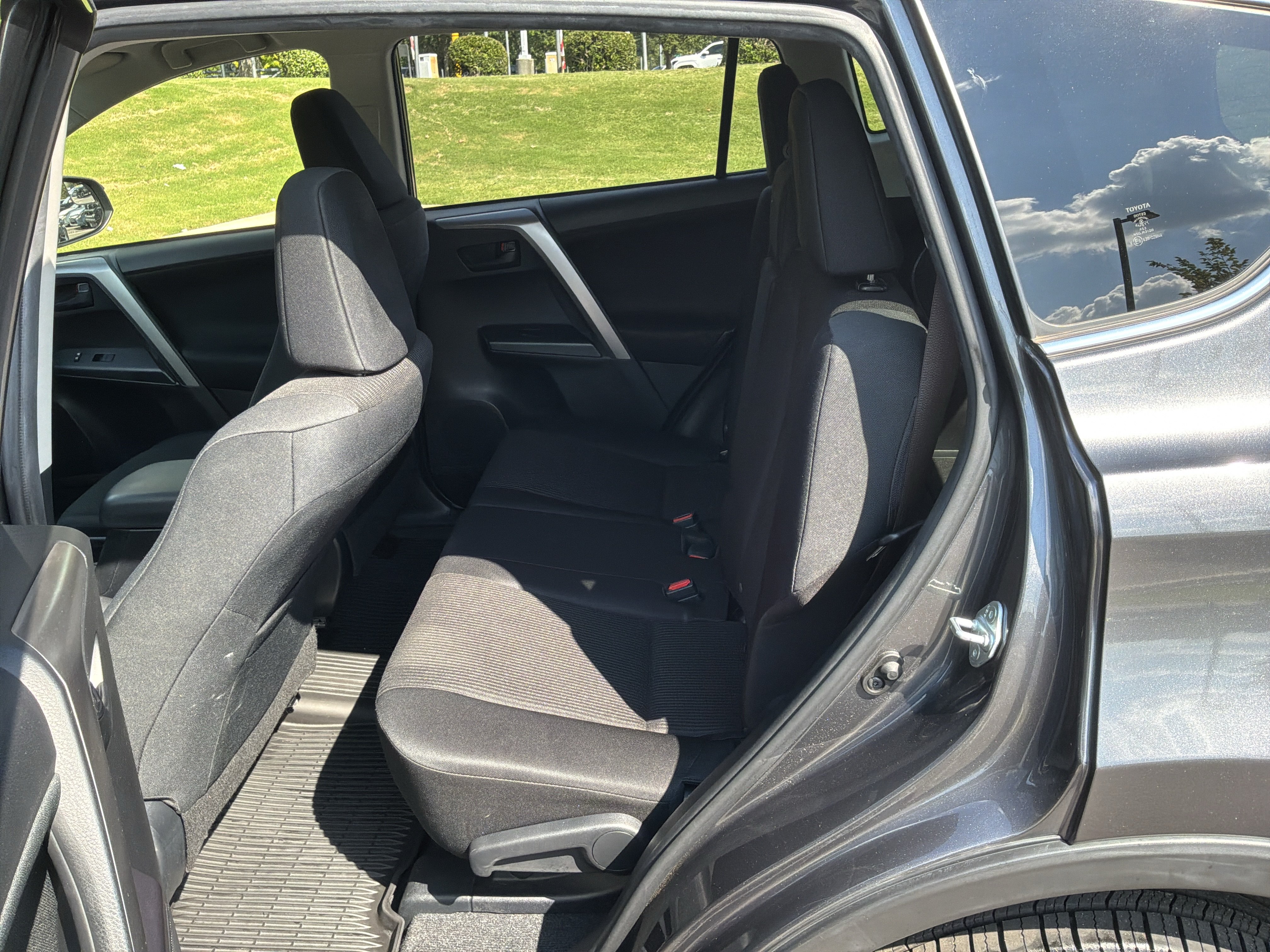 Used 2016 Toyota RAV4 LE AWD/4WD image 31