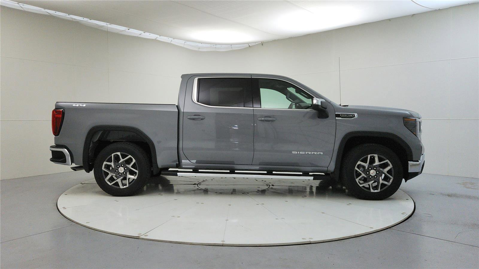 Used 2025 GMC Sierra 1500 SLE image 8