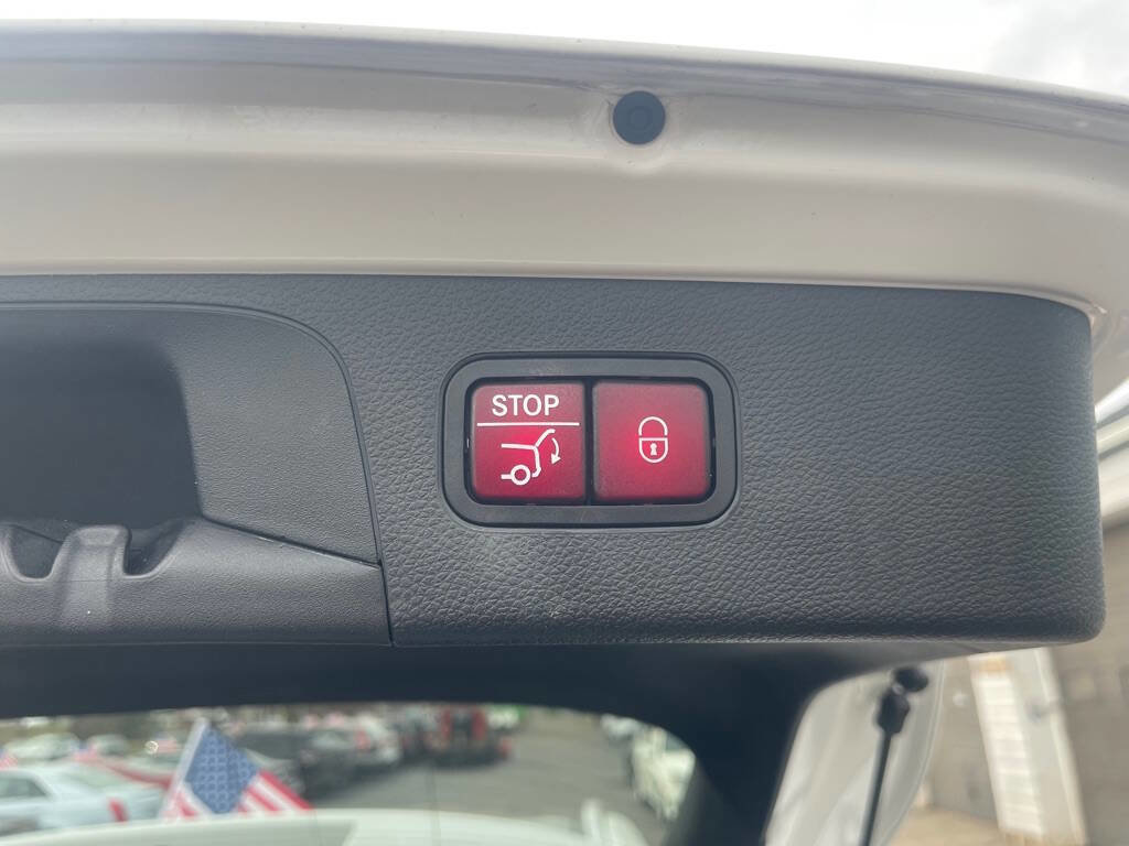 Used 2019 Mercedes-Benz GLC 300 4MATIC image 12