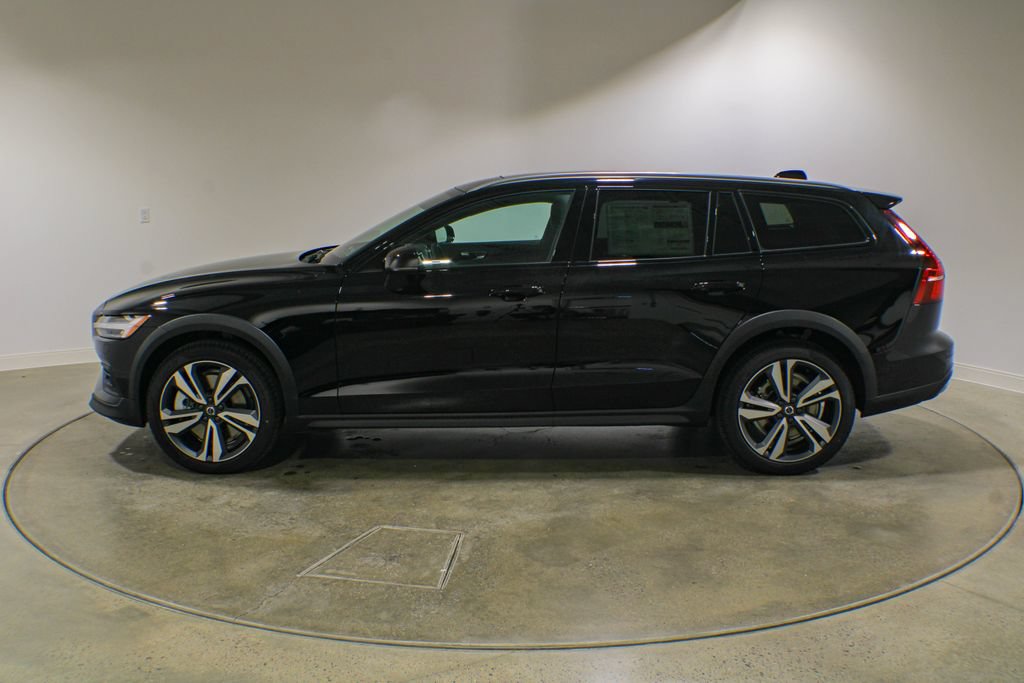 New 2026 Volvo V60 B5 Cross Country Plus w/ Climate Package AWD/4WD image 2