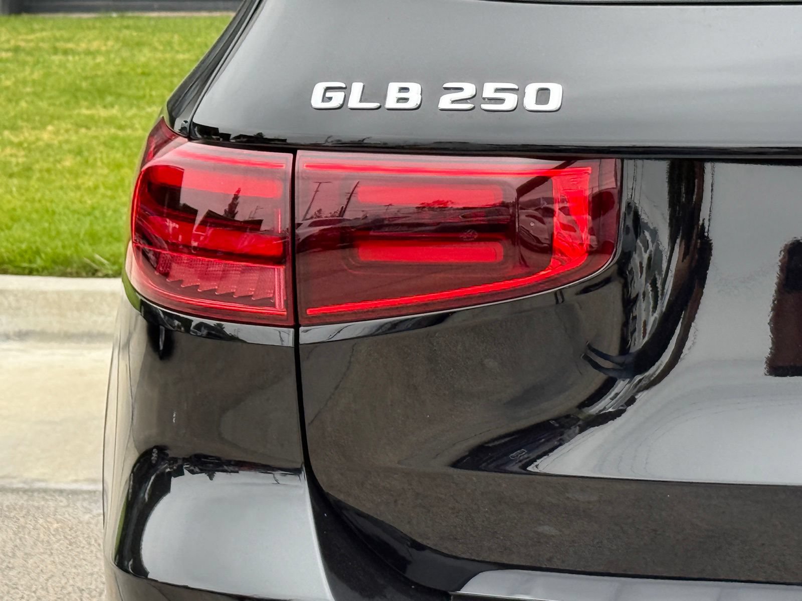 Used 2025 Mercedes-Benz GLB 250 image 13
