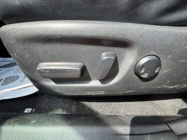 Used 2015 Toyota RAV4 Limited image 9