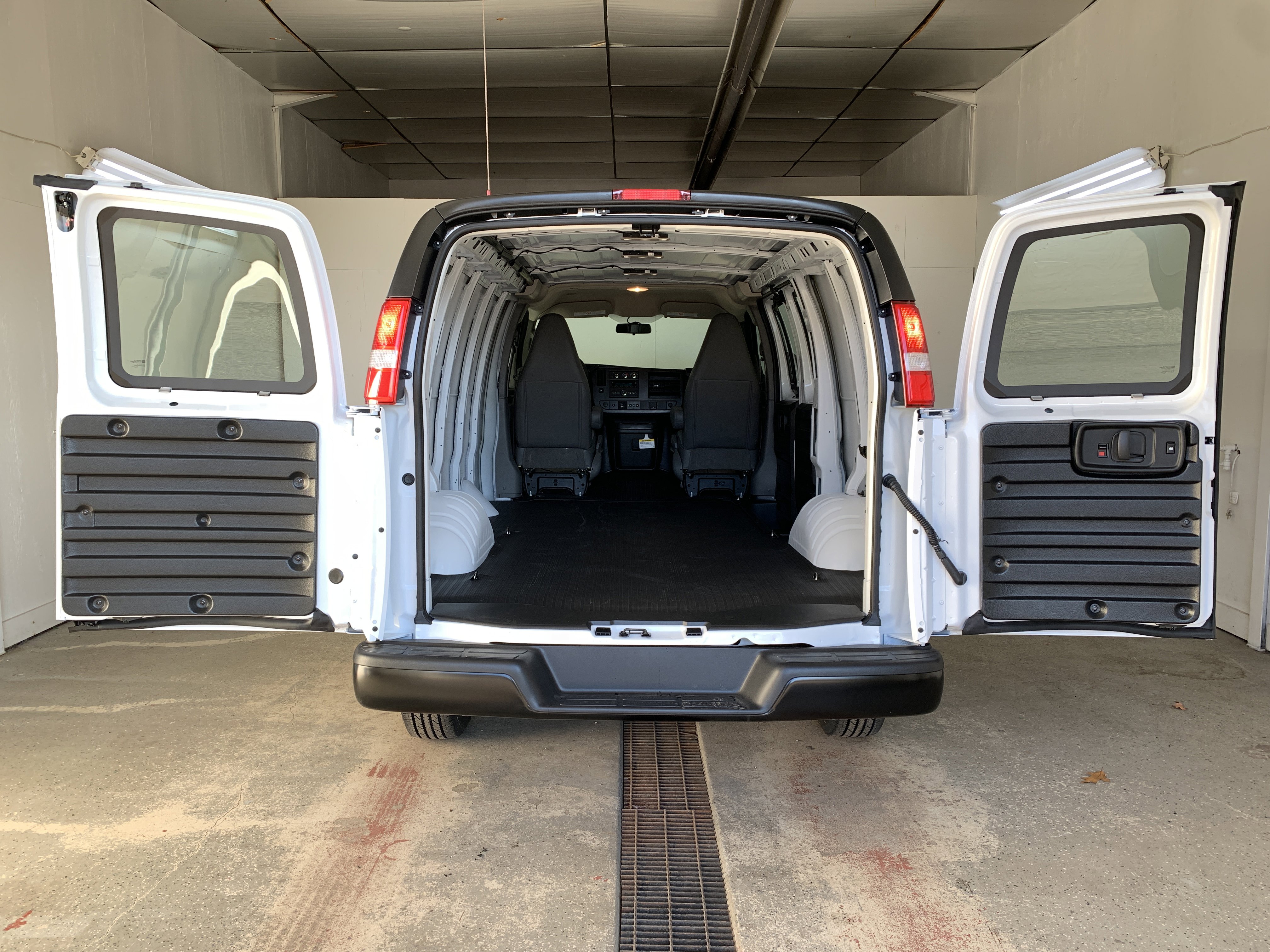 New 2025 Chevrolet Express 2500 image 40