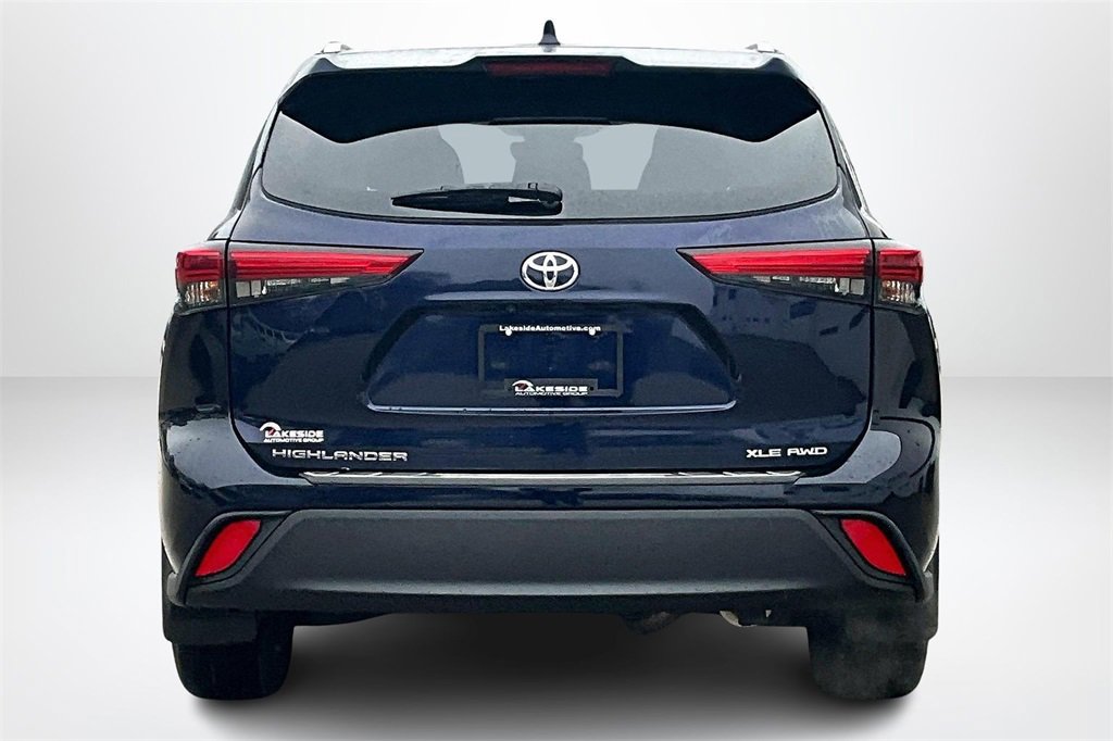 Used 2022 Toyota Highlander XLE image 6