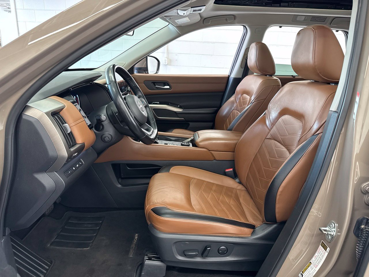Used 2025 Nissan Pathfinder Platinum AWD/4WD image 15