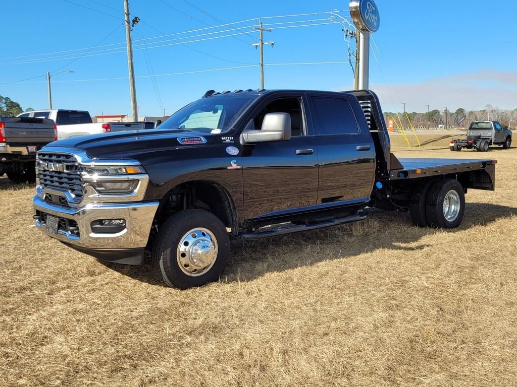 Used 2025 RAM 3500 Tradesman w/ Chrome Appearance Group AWD/4WD image 3