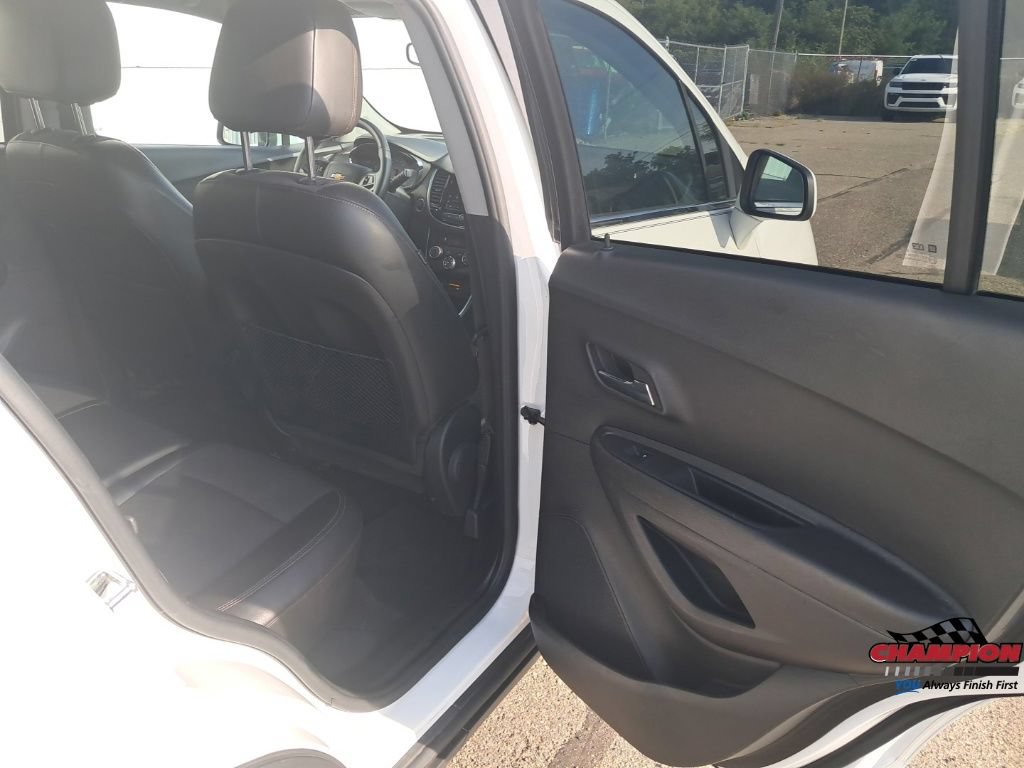 Used 2018 Chevrolet Trax LT w/ LT Convenience Package FWD image 21
