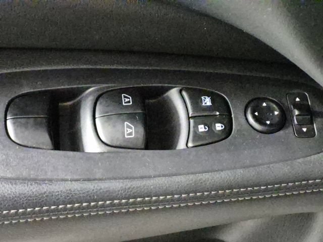 Used 2019 Nissan Pathfinder Platinum FWD image 16