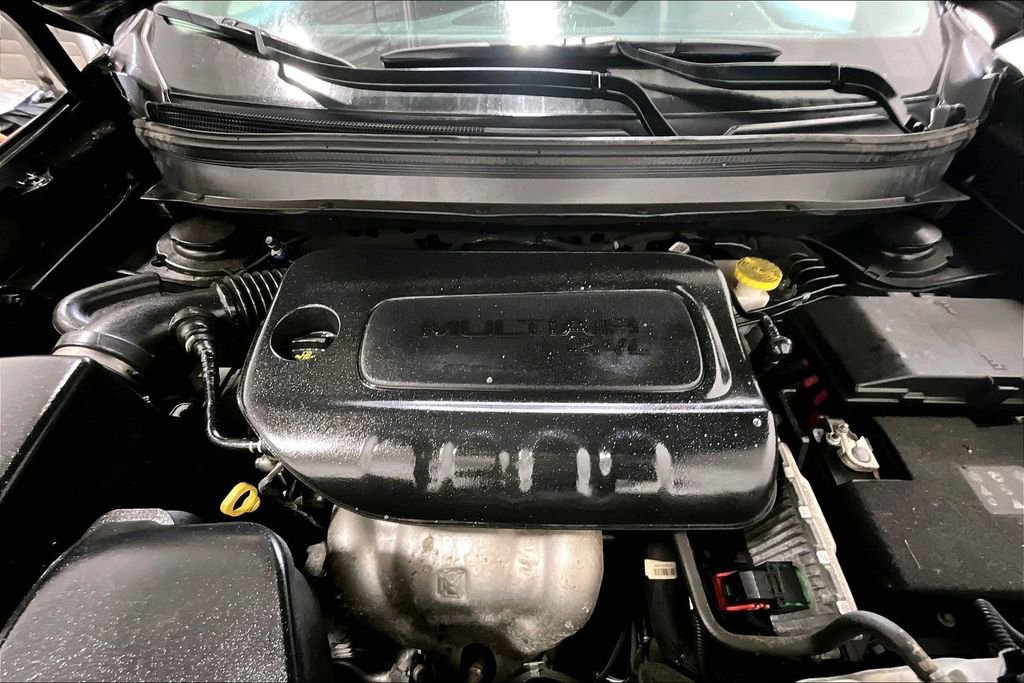 Used 2020 Jeep Cherokee Latitude w/ Cold Weather Group AWD/4WD image 29