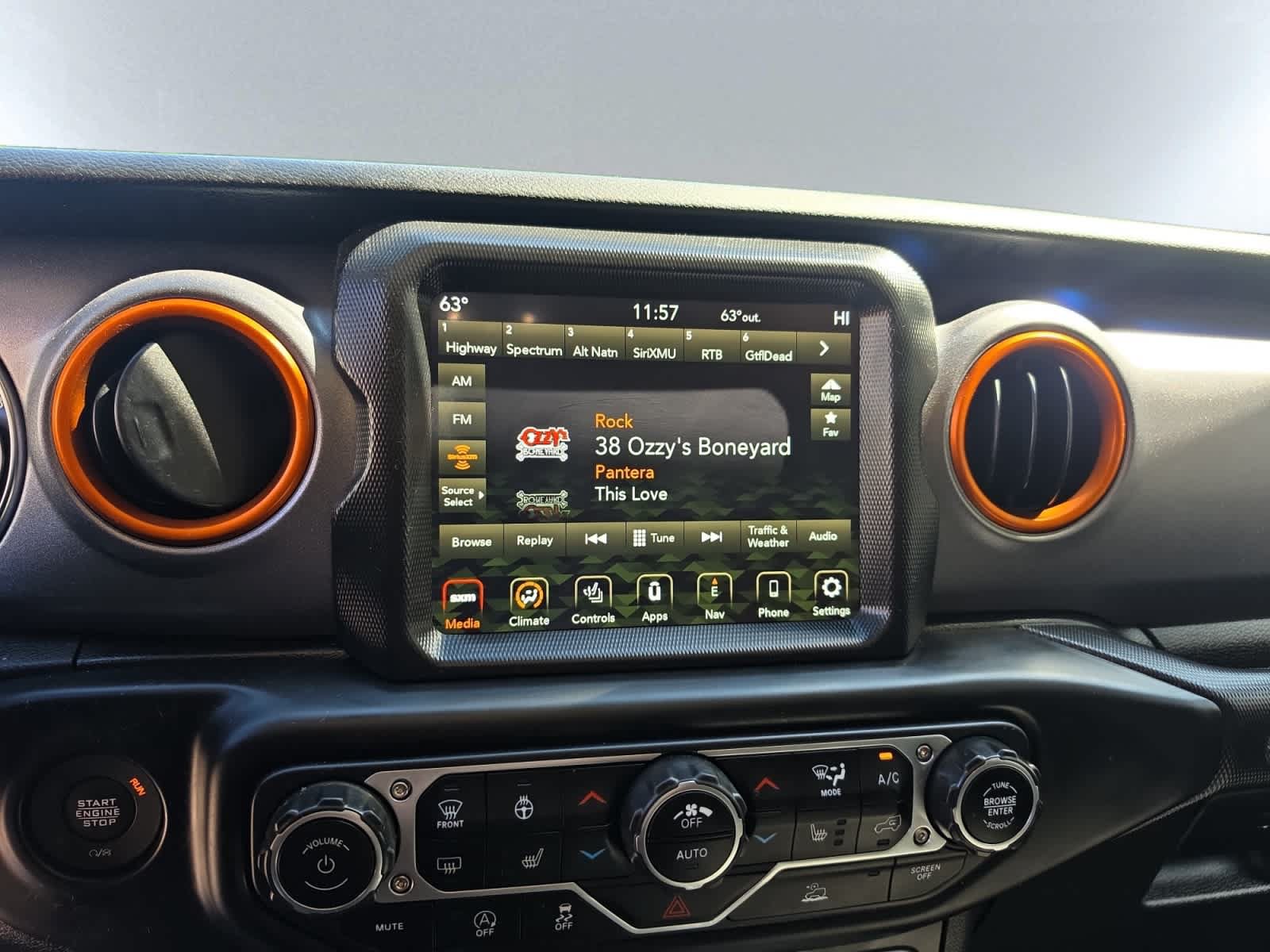 Used 2022 Jeep Gladiator Mojave w/ LED Lighting Group AWD/4WD image 15