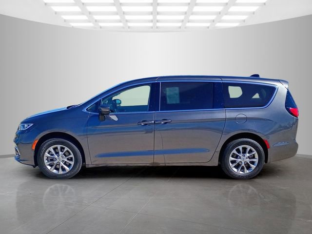Used 2023 Chrysler Pacifica Touring-L image 8