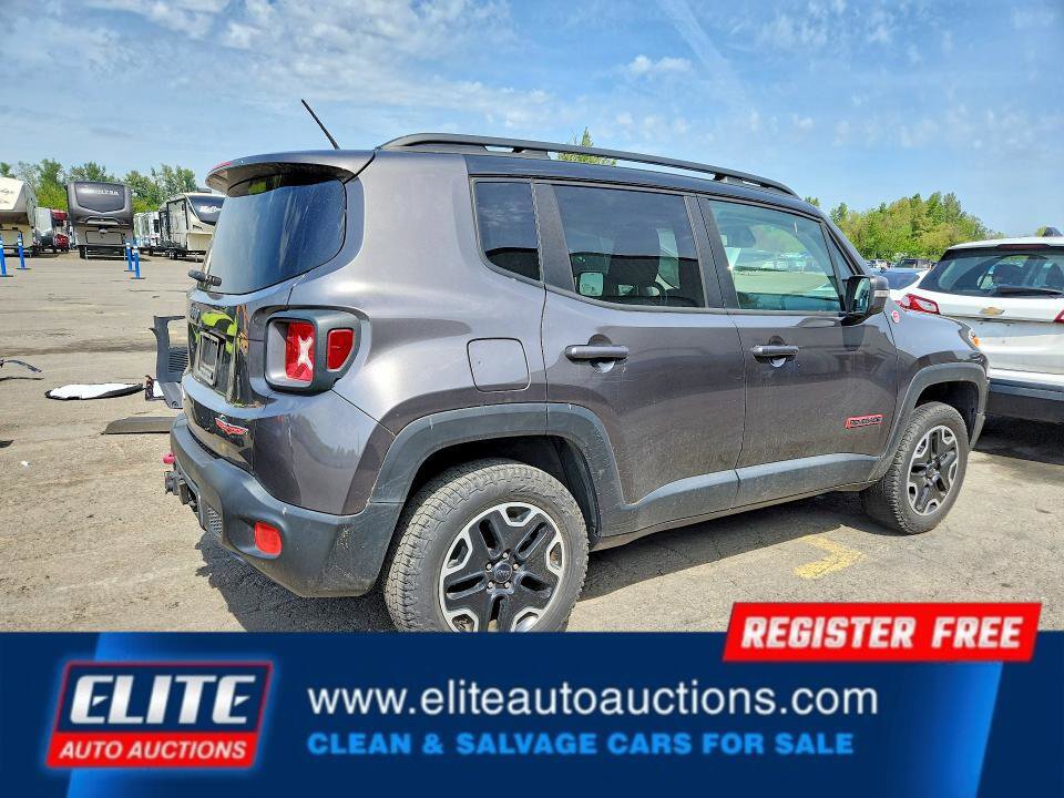 Used 2017 Jeep Renegade Trailhawk w/ Premium Trailhawk Package AWD/4WD image 5