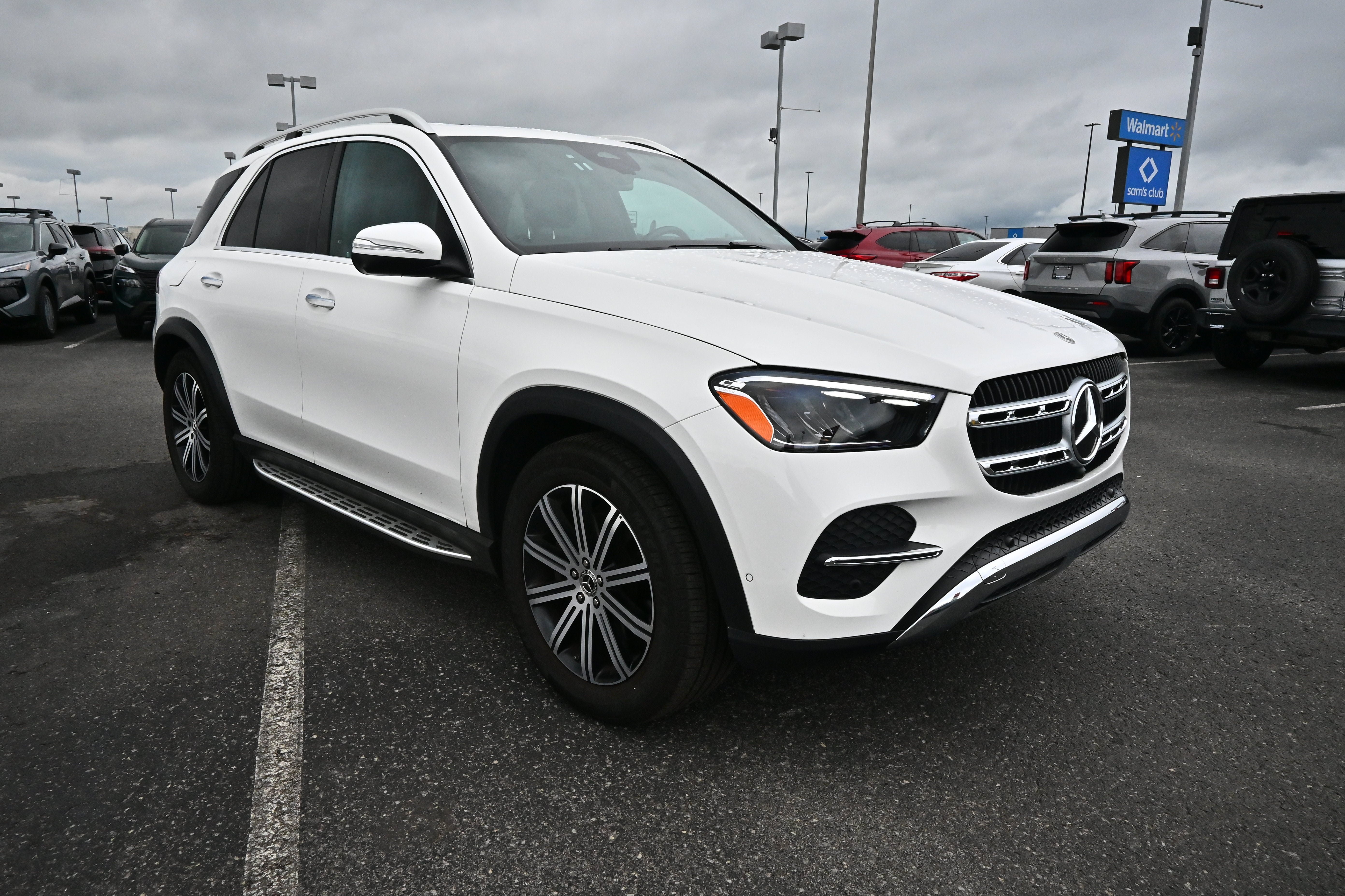 Used 2026 Mercedes-Benz GLE 350 4MATIC w/ Winter Package image 2