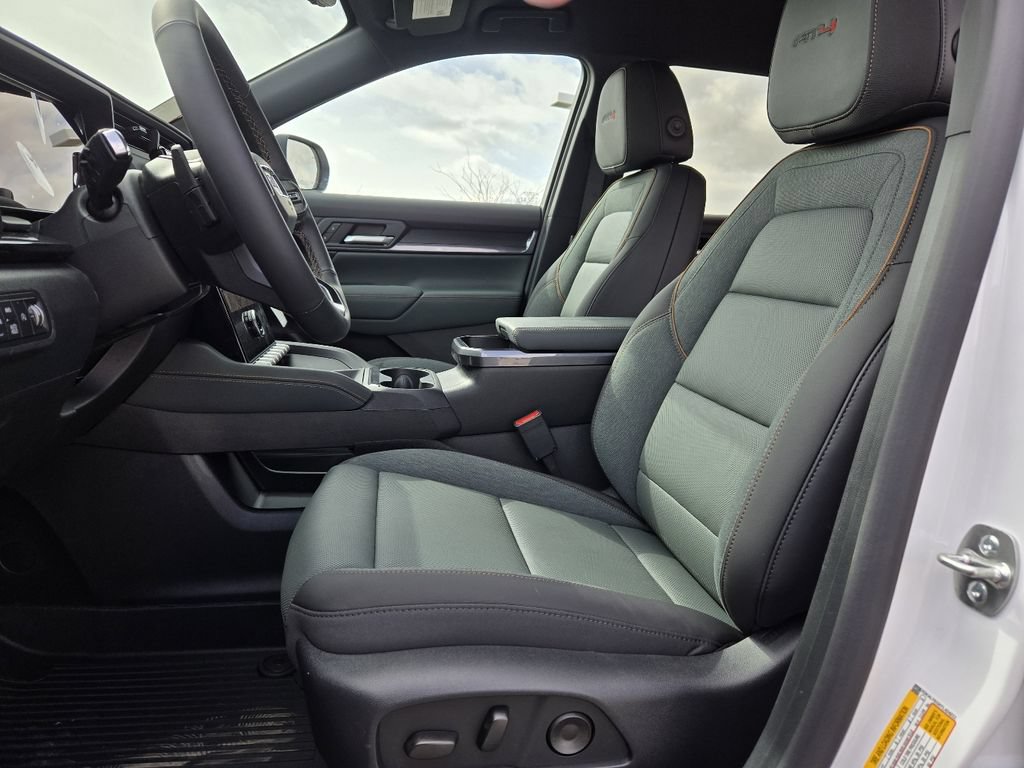 New 2026 GMC Terrain AT4 w/ Technology Package II AWD/4WD image 3