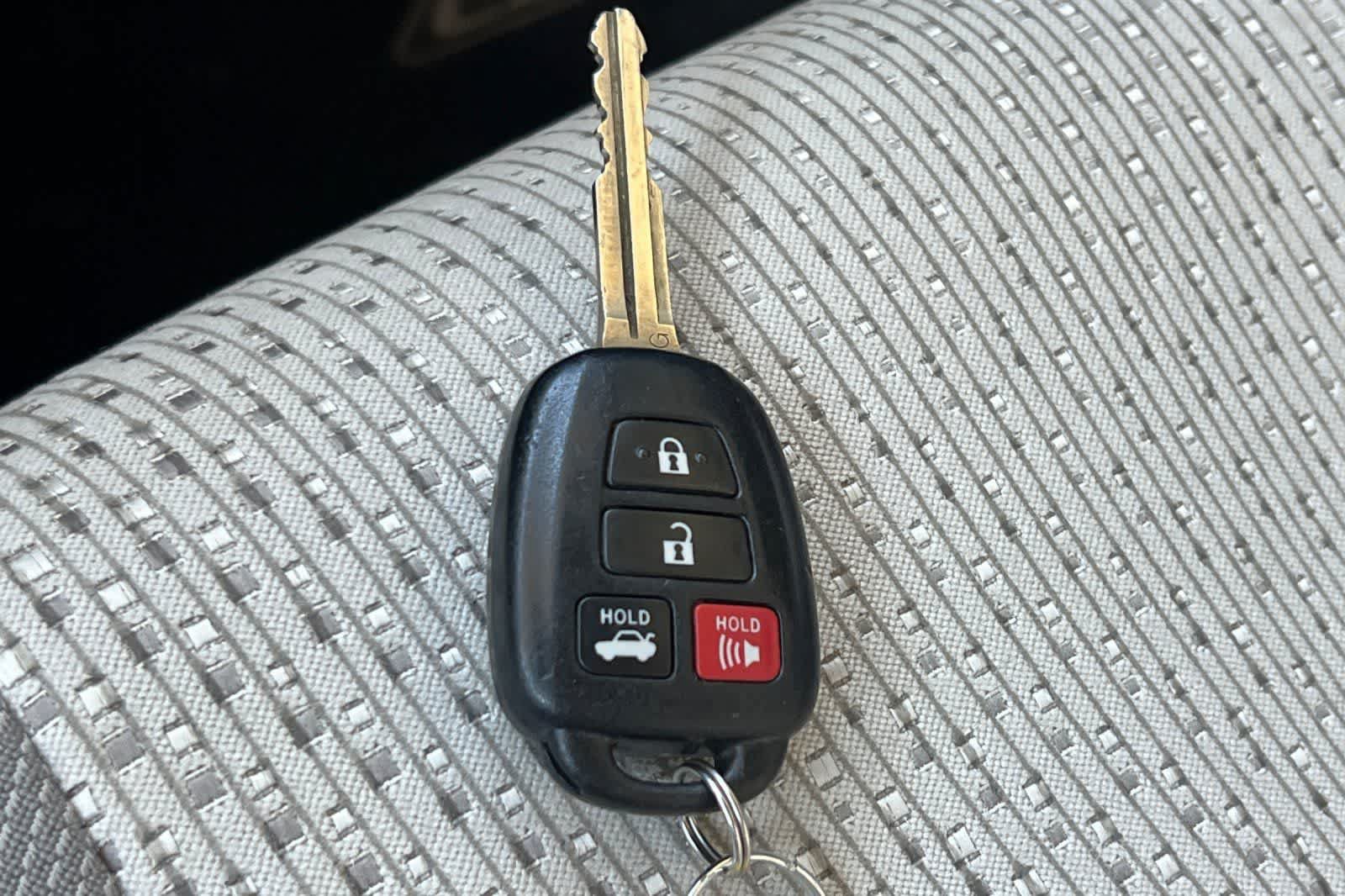 Used 2014 Toyota Camry LE FWD image 26