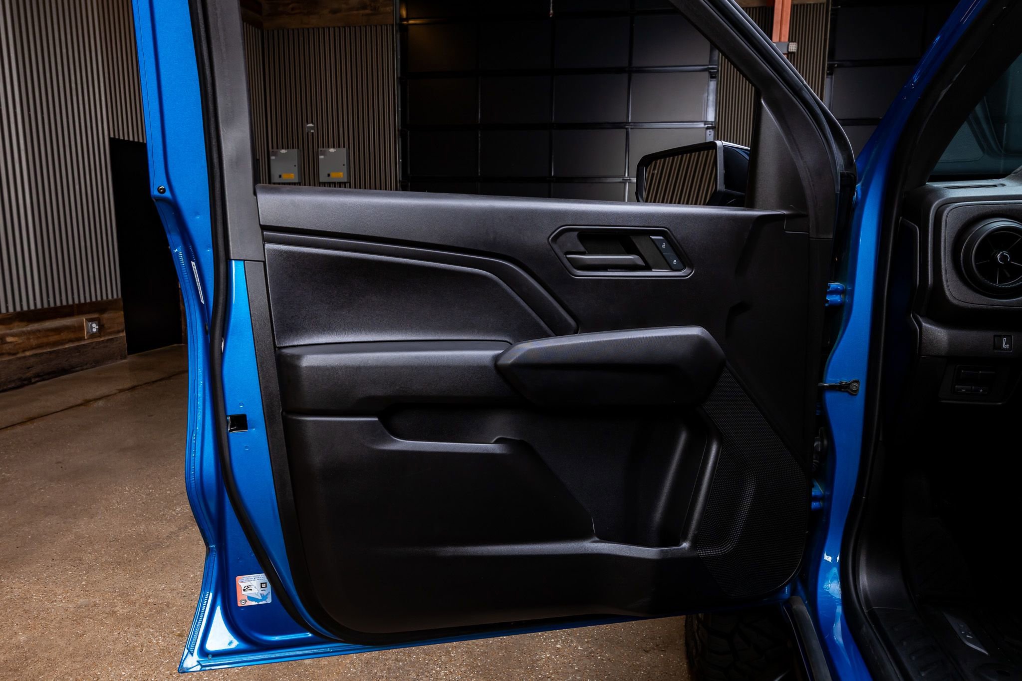 Used 2024 Chevrolet Colorado Trail Boss w/ Technology Package AWD/4WD image 36