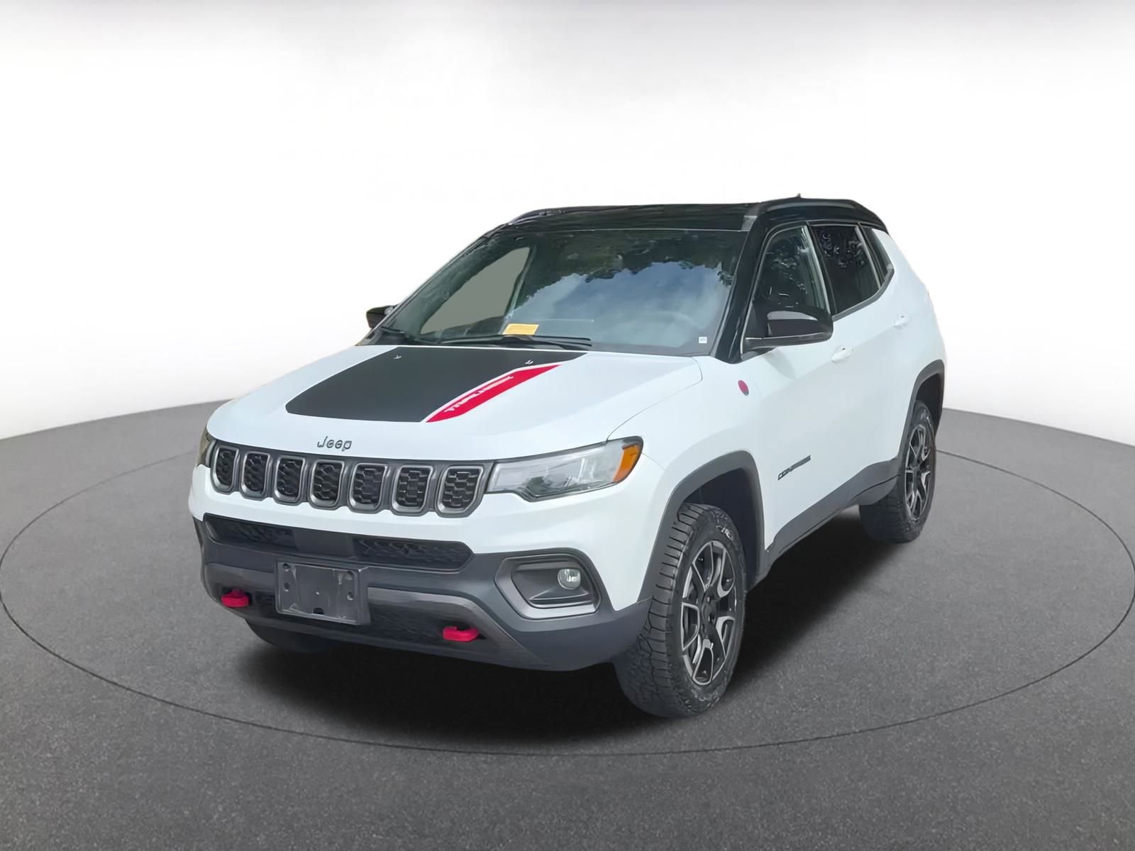 Used 2025 Jeep Compass Trailhawk image 7