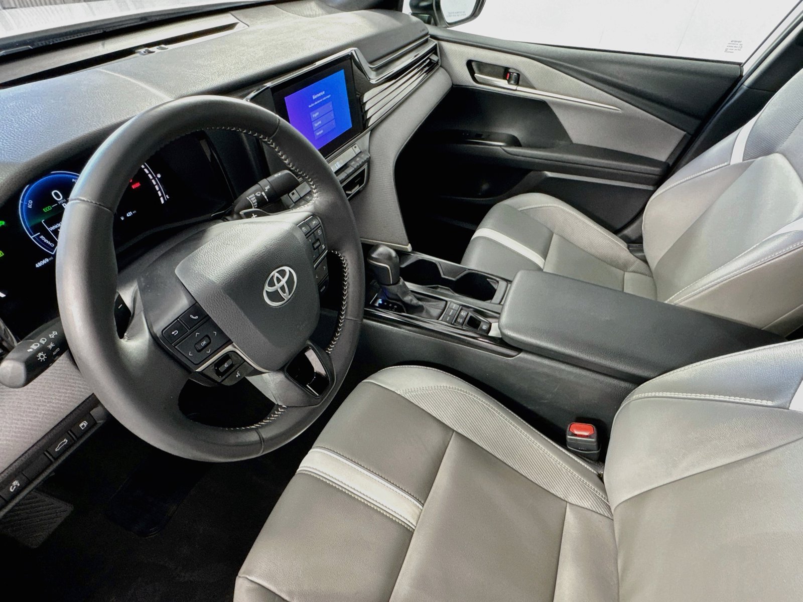 Used 2025 Toyota Camry SE FWD image 8