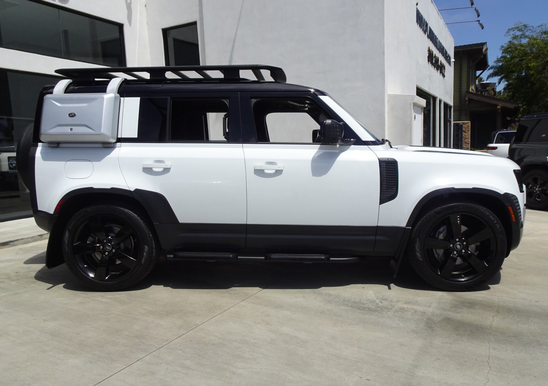 Used 2021 Land Rover Defender 110 SE AWD/4WD image 8