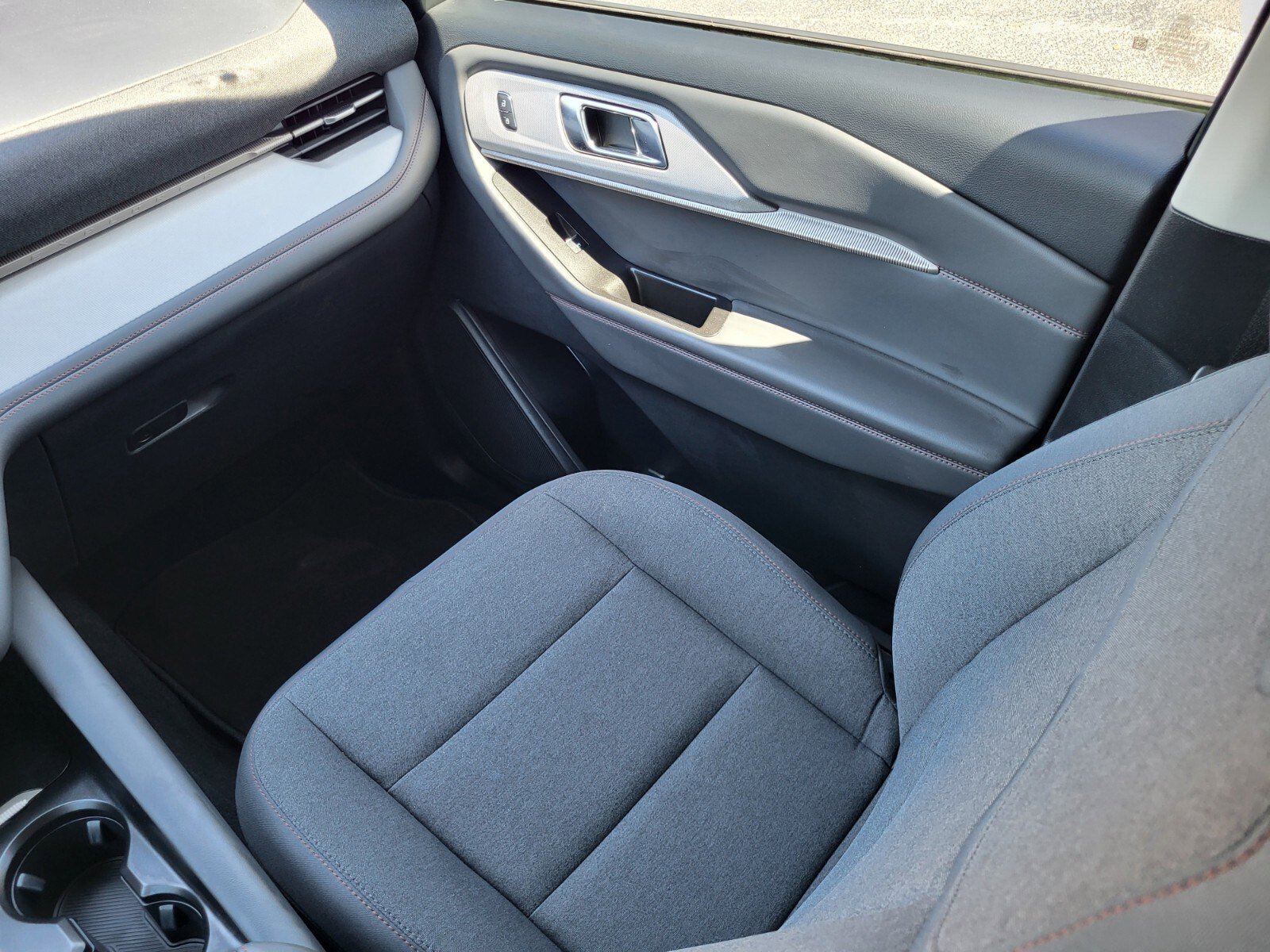 Certified 2025 Ford Explorer Active image 16